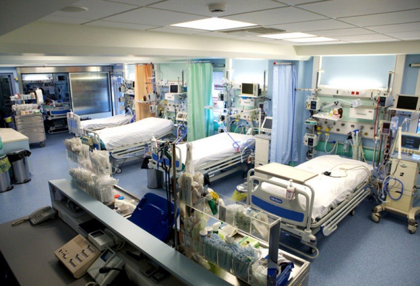 Κοροναϊός : Τι θα κάνει η κυβέρνηση για να αυξήσει τις εντατικές μονάδες