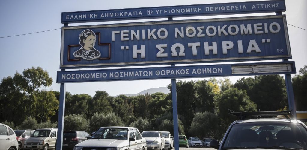 Ο κοροναϊός καταπίνει τα νοσοκομεία: Απόγνωση γιατρών και ασθενών