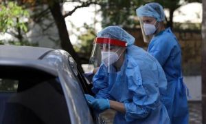 Κοροναϊός: Μαζικά τεστ σε «κόκκινες» πλατείες της Αθήνας