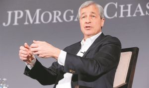 Χτυπάει καμπανάκι για οικονομία και πανδημία