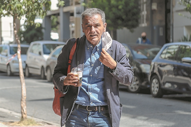 Υπουργοί σε καραντίνα