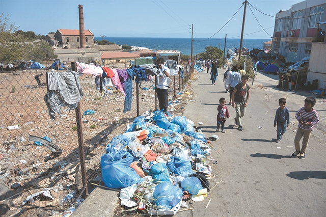 Χρυσοχοϊδης : Μέχρι το Πάσχα θα φύγουν οι πρόσφυγες από τη Λέσβο | tanea.gr