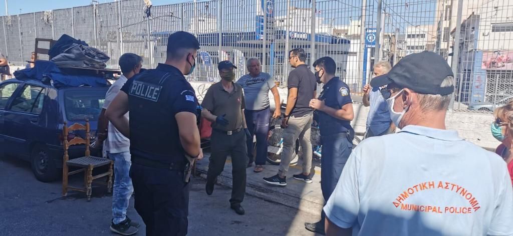 Επιχείρηση «σκούπα» δήμου Πειραιά – ΕΛ.ΑΣ στον χώρο της Κυριακάτικης αγοράς