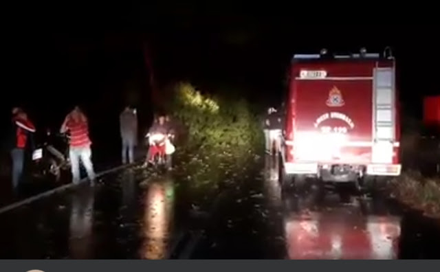 Σφοδρή κακοκαιρία στη Λέσβο – Τούμπαρε βάρκα με ψαράδες