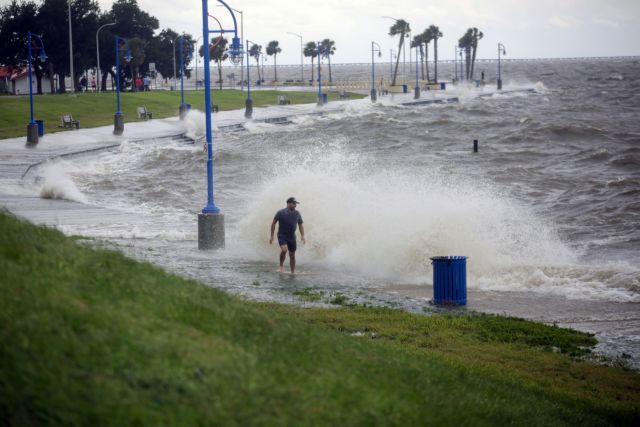 ΗΠΑ: Μαίνεται ο κυκλώνας Σάλι – Σε κατάσταση έκτακτης ανάγκης η Φλόριντα