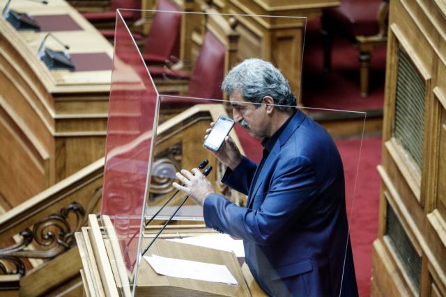 Απορρίφθηκε η αίτηση άρσης ασυλίας Πολάκη – Υποδέχτηκε την απόφαση τραγουδώντας Καζαντζίδη