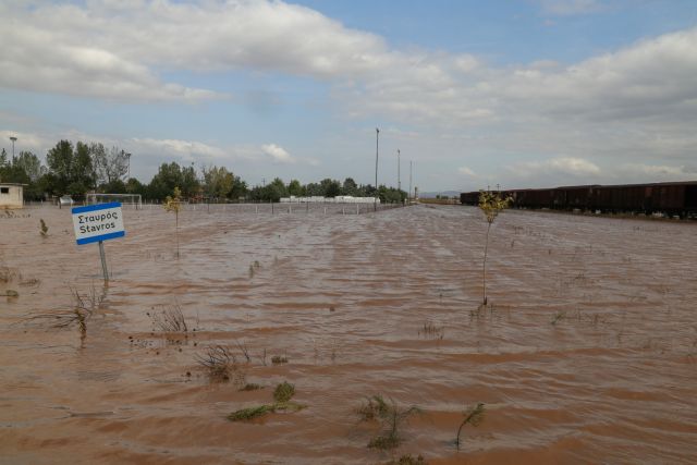 Ιανός: Αποκλεισμένοι 40 άνθρωποι στην Καρδίτσα – Αγωνία για τους αγνοούμενους