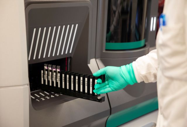 Ελληνες ερευνητές ανέπτυξαν τεστ – εξπρές για τον κοροναϊό