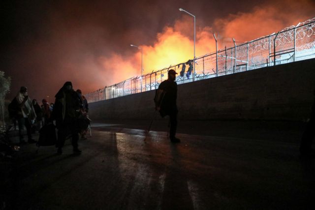 Εχασαν τον έλεγχο: Νέα μεγάλη φωτιά στη Μόρια