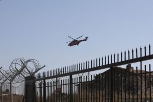 Μηταράκης : Από σήμερα στη νέα δομή στο Καρά Τεπέ οι πρόσφυγες