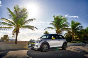 Mini Cooper SE: Ηλεκτρίζει ευχάριστα με την οδηγική του εμπειρία