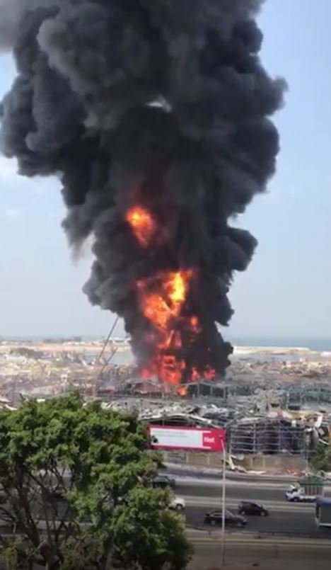 Βηρυτός : Μεγάλη φωτιά στο λιμάνι ένα μήνα μετά την φοβερή έκρηξη