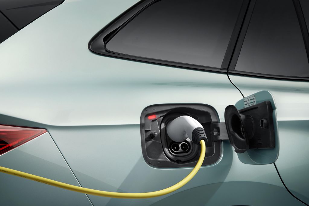 SKODA ENYAQ Iv: Θα φορτίζει μέσα σε 38 λεπτά!