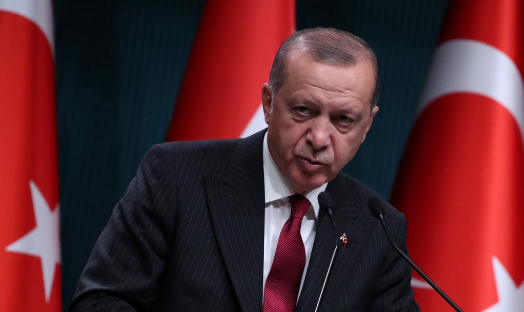 Επιμένει επιθετικά ο Ερντογάν παρά την απειλή των κυρώσεων από την ΕΕ
