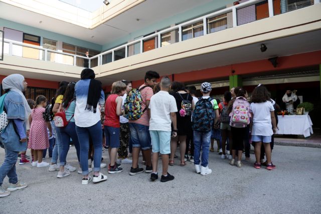 Πώς θα γίνει ο αγιασμός στα σχολεία – Αναλυτικά η εγκύκλιος του υπ. Παιδείας