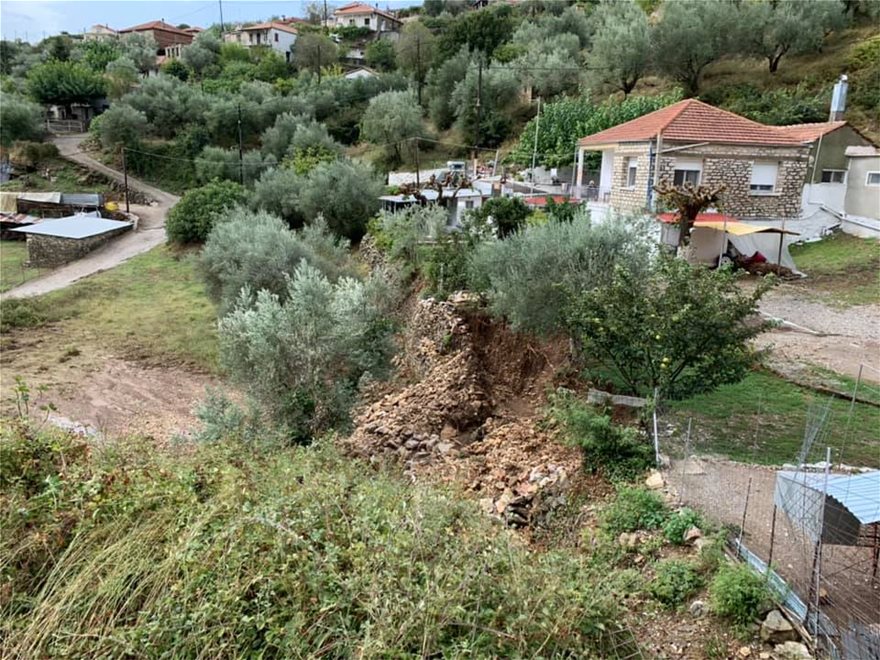 Πλημμύρισαν δρόμοι σε Γιάννενα και Αγρίνιο, ξεριζώθηκαν δέντρα στην Κέρκυρα