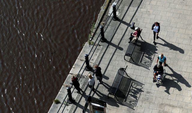 Κοροναϊός: 3.899 νέα κρούσματα στη Βρετανία στη σκιά του lockdown