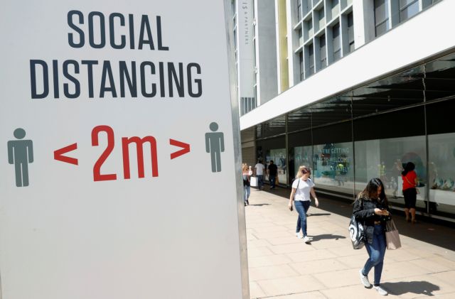 Σχεδόν 3.000 νέα κρούσματα στη Βρετανία – Καραντίνα στους ταξιδιώτες από Πορτογαλία