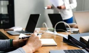 Πότε θα επιστρέψουν οι προσλήψεις σε προ κοροναϊού επίπεδα – Τι προβλέπεται για την Ελλάδα