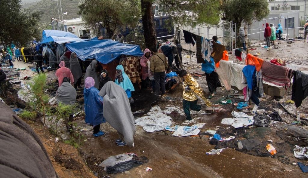 Κοροναϊός : Υγειονομικές βόμβες γηροκομεία και προσφυγικές δομές