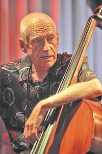 Ενας μπασίστας για όλες τις εποχές της τζαζ