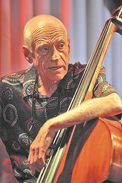 Ενας μπασίστας για όλες τις εποχές της τζαζ