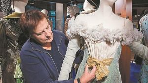 Αποχαιρετισμός στη σημαντική σκηνογράφο και ενδυματολόγο Ιουλία Σταυρίδου