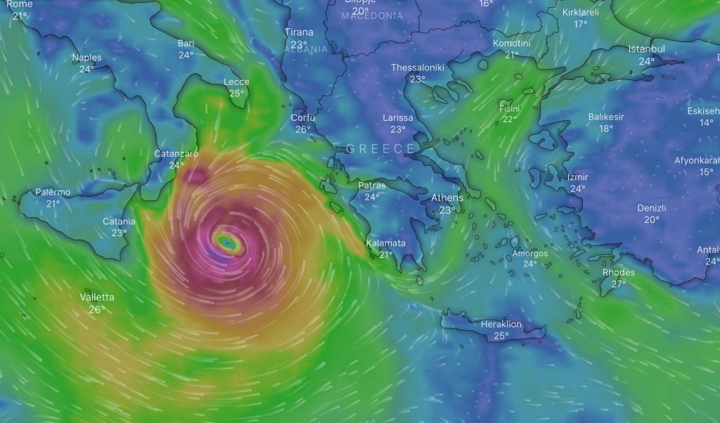 Κακοκαιρία «Ιανός»: Παρακολουθήστε live την πορεία του μεσογειακού κυκλώνα – Το απόγευμα η επιδέινωση