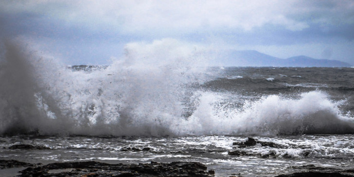 Καιρός : Ο «Ιανός» χτυπά τη Δυτική Ελλάδα – Δύσκολη νύχτα για τα Επτάνησα