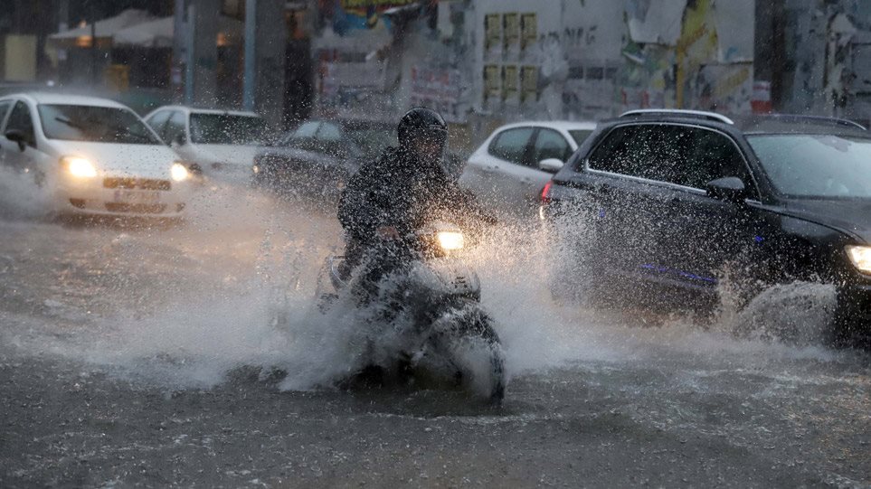 Κακοκαιρία «Ιανός»: Ποιες περιοχές θα «χτυπήσει» ο μεσογειακός κυκλώνας