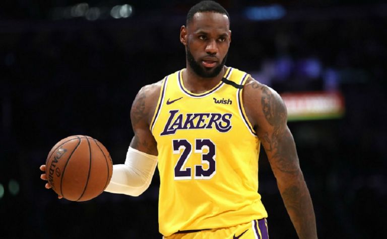 NBA: Συνεχίζει να γράφει ιστορία ο ΛεΜπρόν