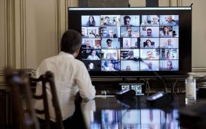 Κοροναϊός: «Κλειδώνουν» τα μέτρα για την Αττική – Σύσκεψη στο Μαξίμου υπό τον πρωθυπουργό