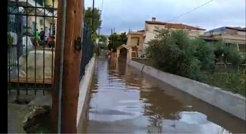 Ιανός : Σφοδρό πλήγμα και στην Κορινθία – Πλημμύρισαν τα Λουτρά Ωραίας Ελένης