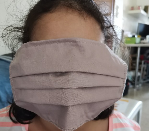 Πινγκ πονγκ για τις ευθύνες για τις μάσκες XXL