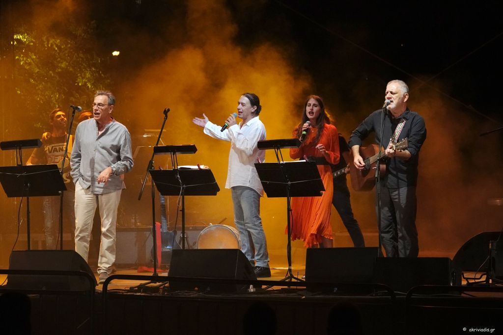 Λαυρέντης Μαχαιρίτσας: Συγκινητικές στιγμές στη συναυλία στο Μέγαρο