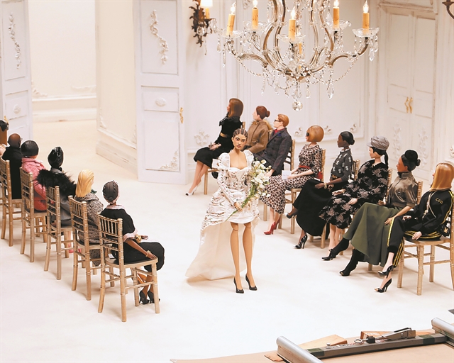 Στυλιστικές επιλογές διάσημων γυναικών και… μαριονέτες