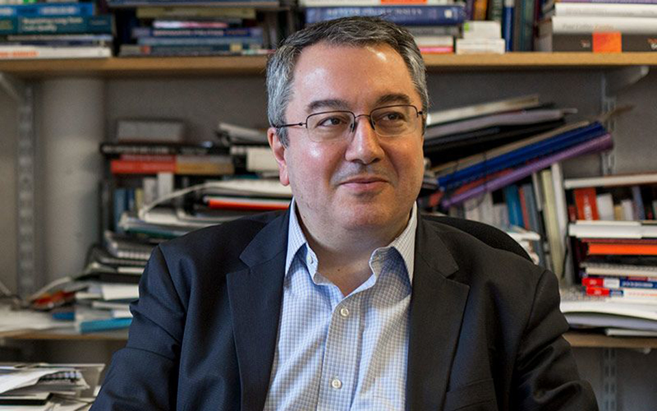 Νέο «καρφί» Μόσιαλου για την κίνηση Κουμουτσάκου να κοινωνήσει εν μέσω πανδημίας