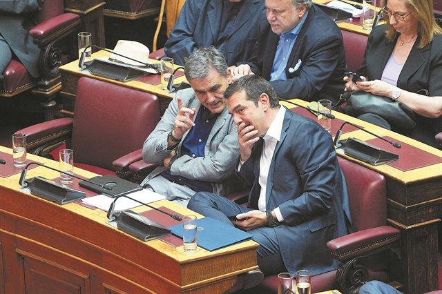 Ο Τσακαλώτος νουθετεί Τσίπρα