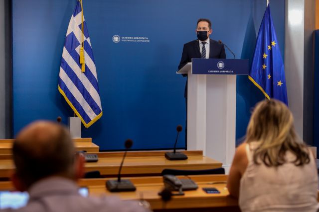 Η ενημέρωση των πολιτικών συντακτών από τον Στέλιο Πέτσα