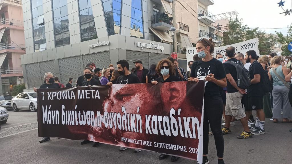 Δολοφονία Φύσσα: Πλήθος κόσμου στην αντιφασιστική πορεία στο Κερατσίνι