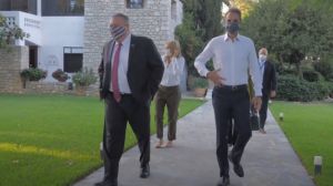 Αναχώρησε από τα Χανιά ο Πομπέο – Πώς τον ξεπροβόδισε ο Μητσοτάκης