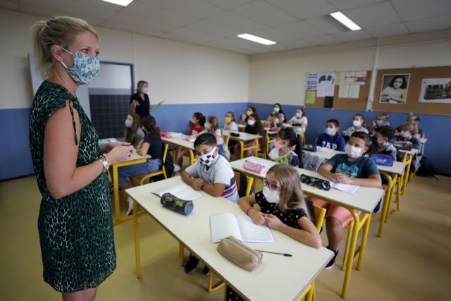 Κεραμέως: Τεκμηριωμένη η υποχρεωτική χρήση μάσκας στα σχολεία
