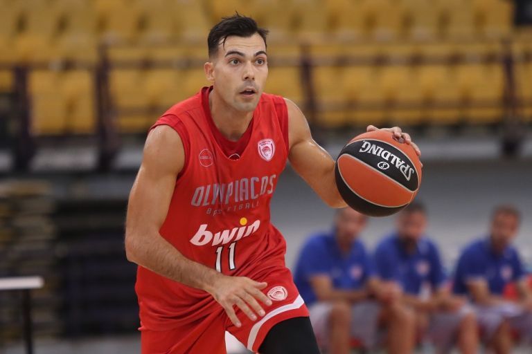 Anaxwrei Gia Balen8ia O Olympiakos Ta Nea