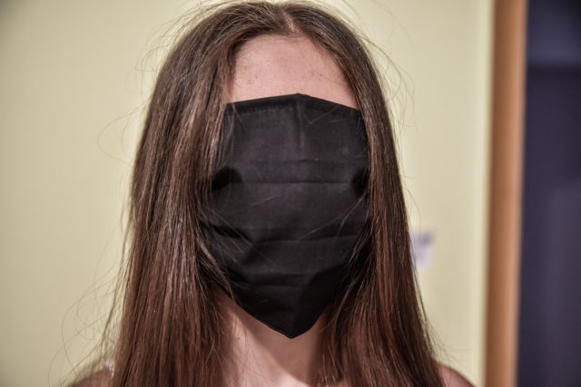 Ρεζιλίκια με τις μάσκες στα σχολεία: Δεν μπορούν ούτε τις διαστάσεις να βρουν