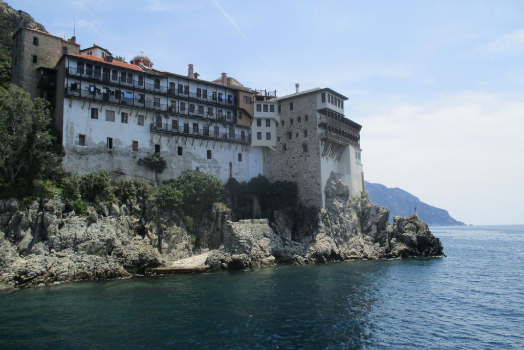 Αγωνία στο Άγιο Όρος μετά τα 13 κρούσματα