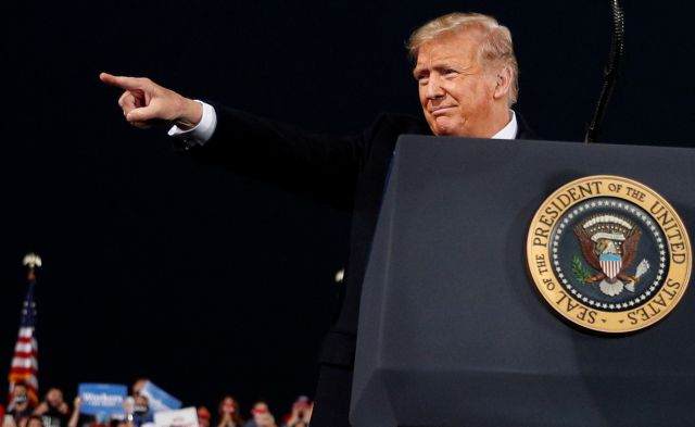 Στον κόσμο του ο Τραμπ: «Σωτήριοι οι χειρισμοί μου για τον κοροναϊό»