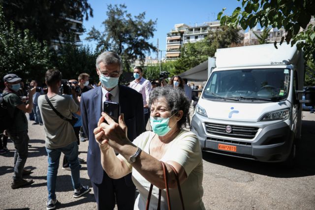 Ο Σωτήρης Τσιόδρας δεν χάλασε το χατίρι σε… φαν του – Έβγαλαν «κορονο-σέλφι»