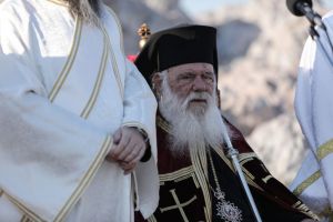 Ιερώνυμος για Μόρια: Η Εκκλησία στο πλευρό κάθε κατατρεγμένου – Η ΕΕ να αναλάβει τις ευθύνες της