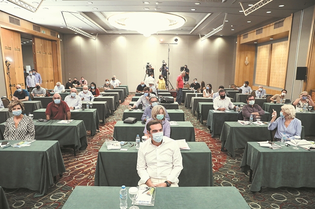 Μήνυμα στον Τσίπρα με 29 λευκά και αιχμές από Σκουρλέτη