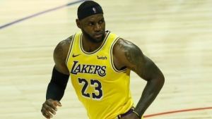 ΛεΜπρόν για Αντετοκούνμπο: Eκνευρίστηκα, αλλά το αξίζει…